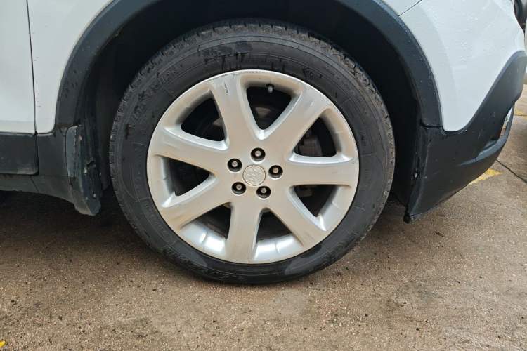Used Buick Encore 2013 1.4T Automatic Two-Wheel Drive Elite Model Right Front Wheel Hub