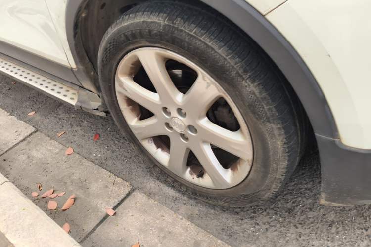 Used Buick Encore 2013 1.4T Automatic Two-Wheel Drive Elite Model Right Front Wheel Hub