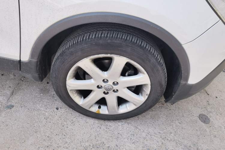 Used Buick Encore 2013 1.4T Automatic Two-Wheel Drive Leading Model Right Front Wheel Hub