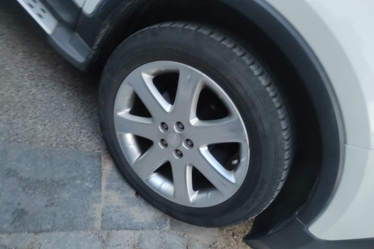 Used Buick Encore 2013 1.4T Automatic Two-Wheel Drive Leading Model Right Front Wheel Hub