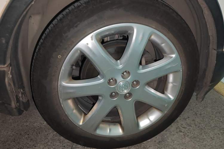 Used Buick Encore 2013 1.4T Automatic Two-Wheel Drive Elite Model Right Front Wheel Hub