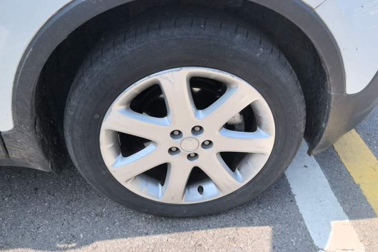 Used Buick Encore 2013 1.4T Automatic Two-Wheel Drive Elite Model Right Front Wheel Hub