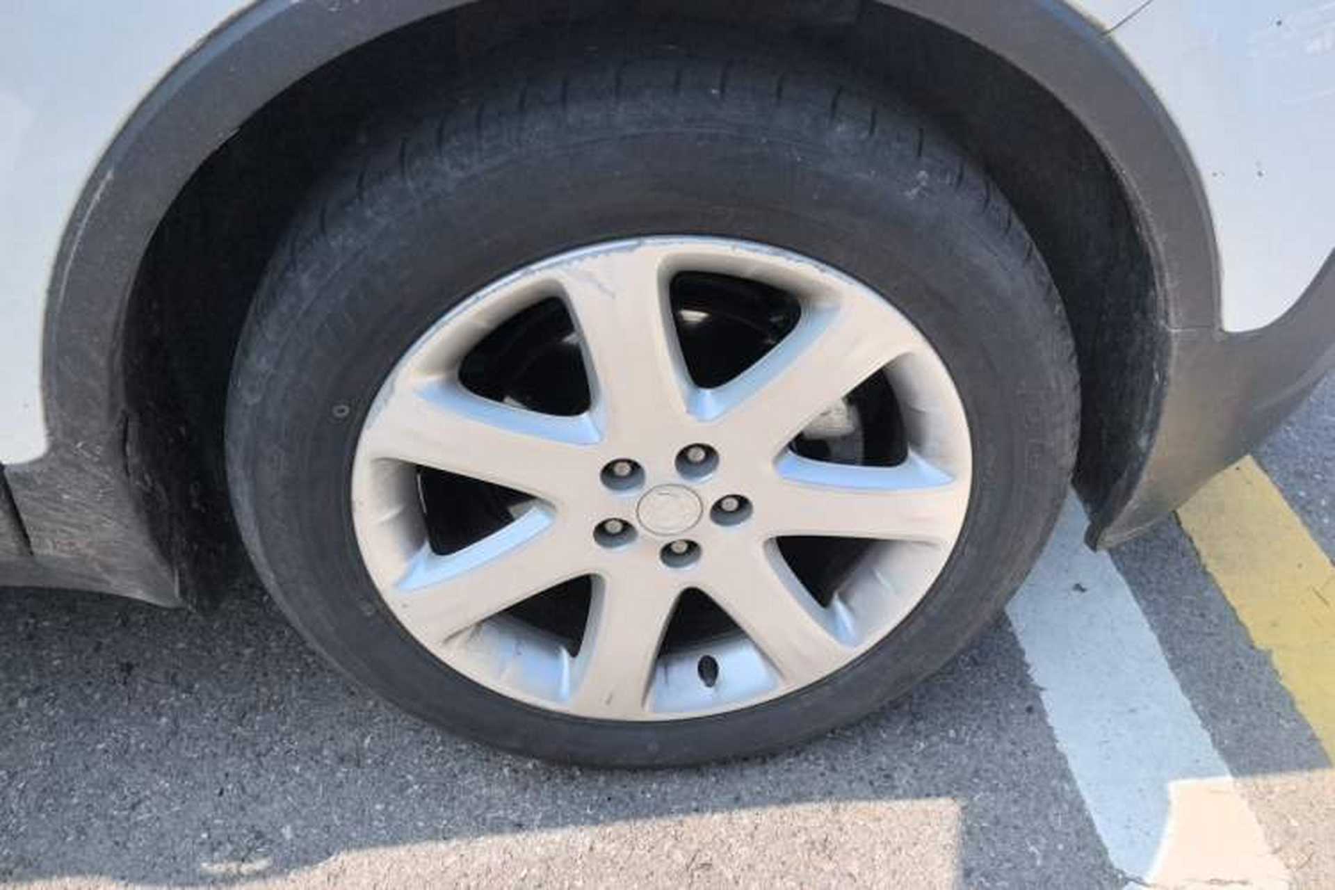 Used Buick Encore 2013 1.4T Automatic Two-Wheel Drive Elite Model Right Front Wheel Hub