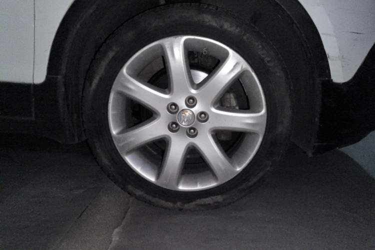 Used Buick Encore 2013 1.4T Automatic Two-Wheel Drive Elite Model Right Front Wheel Hub