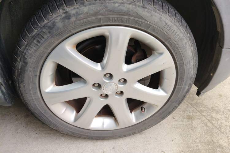 Used Buick Encore 2013 1.4T Automatic Two-Wheel Drive Elite Model Right Front Wheel Hub