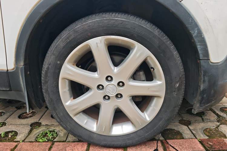 Used Buick Encore 2013 1.4T Automatic Two-Wheel Drive Leading Model Right Front Wheel Hub