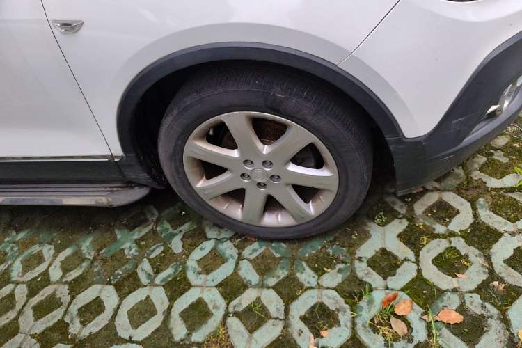 Used Buick Encore 2013 1.4T Automatic Two-Wheel Drive Leading Model Right Front Wheel Hub