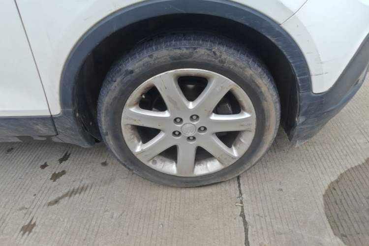 Used Buick Encore 2013 1.4T Automatic Two-Wheel Drive Leading Model Right Front Wheel Hub