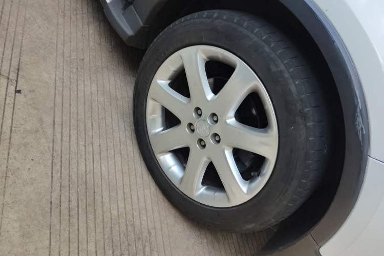 Used Buick Encore 2013 1.4T Automatic Two-Wheel Drive Elite Model Right Front Wheel Hub