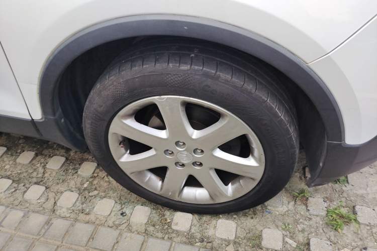 Used Buick Encore 2013 1.4T Automatic Two-Wheel Drive Leading Model Right Front Wheel Hub