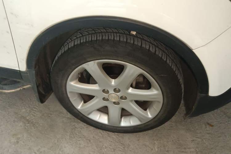 Used Buick Encore 2013 1.4T Automatic Two-Wheel Drive Leading Model Right Front Wheel Hub