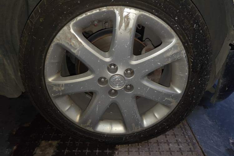 Used Buick Encore 2013 1.4T Automatic Two-Wheel Drive Leading Model Right Front Wheel Hub