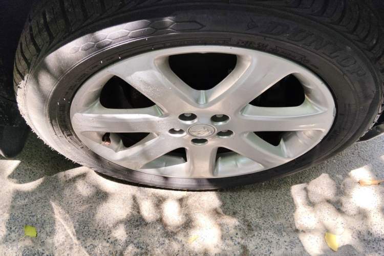 Used Buick Encore 2013 1.4T Automatic Two-Wheel Drive Leading Model Right Front Wheel Hub