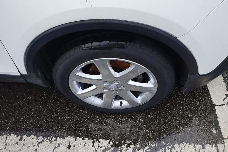 Used Buick Encore 2013 1.4T Automatic Two-Wheel Drive Elite Model Right Front Wheel Hub