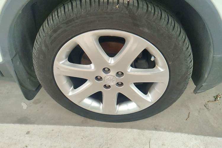 Used Buick Encore 2013 1.4T Automatic Two-Wheel Drive Elite Model Right Front Wheel Hub