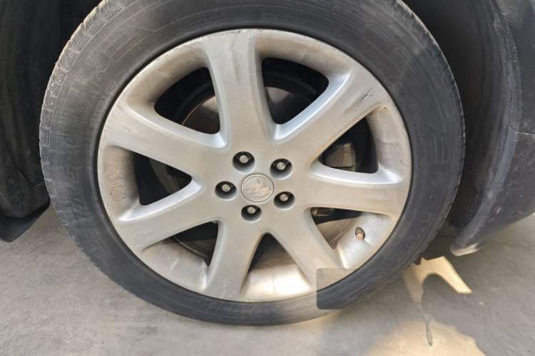 Used Buick Encore 2013 1.4T Automatic Two-Wheel Drive Elite Model Right Front Wheel Hub