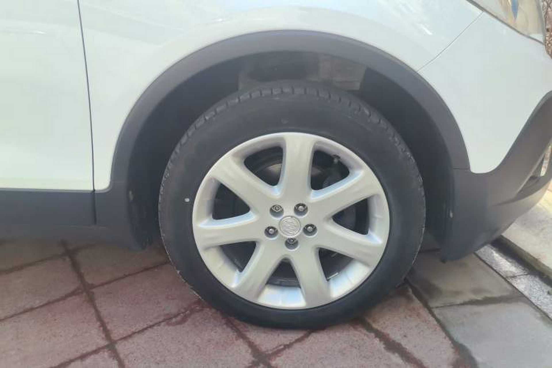 Used Buick Encore 2013 1.4T Manual Two-Wheel Drive Entry Model Right Front Wheel Hub