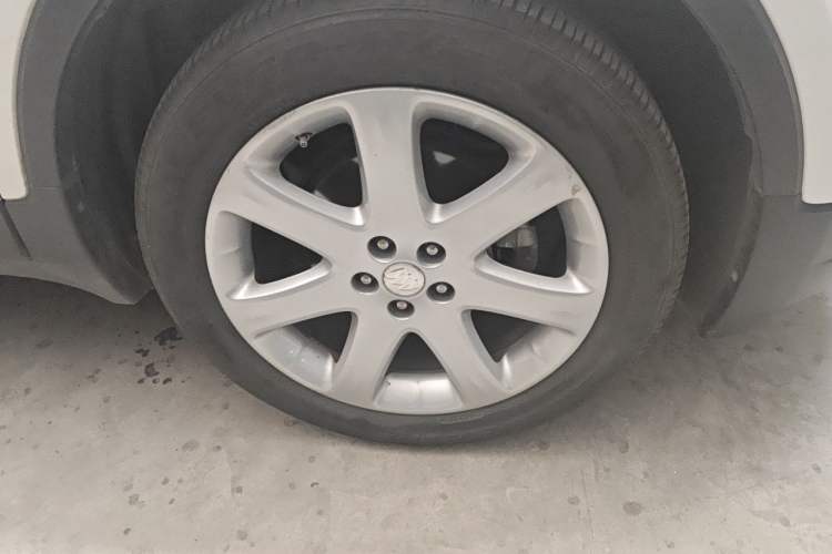 Used Buick Encore 2013 1.4T Automatic Two-Wheel Drive Leading Model Right Front Wheel Hub