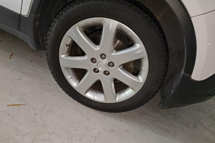 Used Buick Encore 2013 1.4T Automatic Two-Wheel Drive Elite Model Right Front Wheel Hub