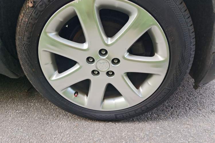 Used Buick Encore 2013 1.4T Automatic Two-Wheel Drive Leading Model Right Front Wheel Hub