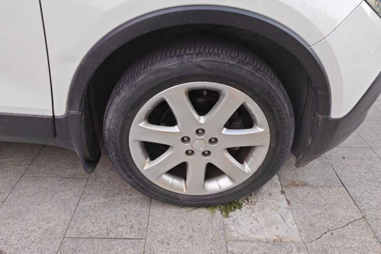Used Buick Encore 2013 1.4T Automatic Two-Wheel Drive Elite Model Right Front Wheel Hub