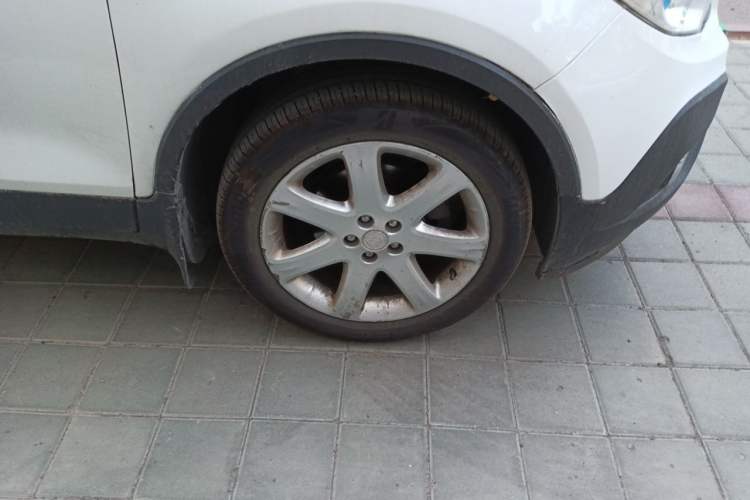 Used Buick Encore 2013 1.4T Automatic Two-Wheel Drive Elite Model Right Front Wheel Hub