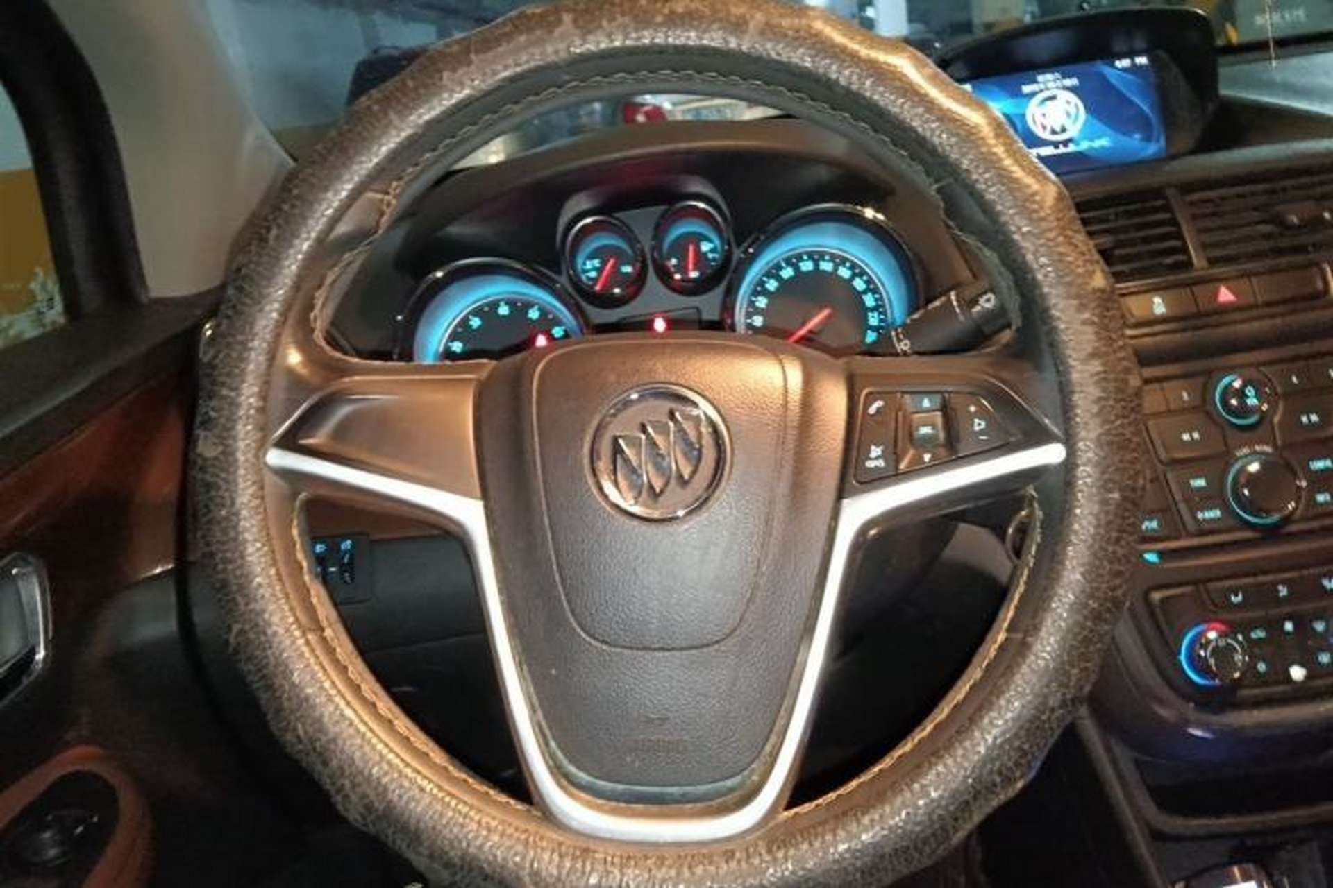 Used Buick Encore 2013 1.4T Automatic Two-Wheel Drive Leading Model Steering Wheel