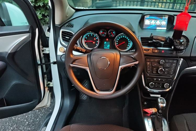 Used Buick Encore 2013 1.4T Automatic Two-Wheel Drive Elite Model Steering Wheel