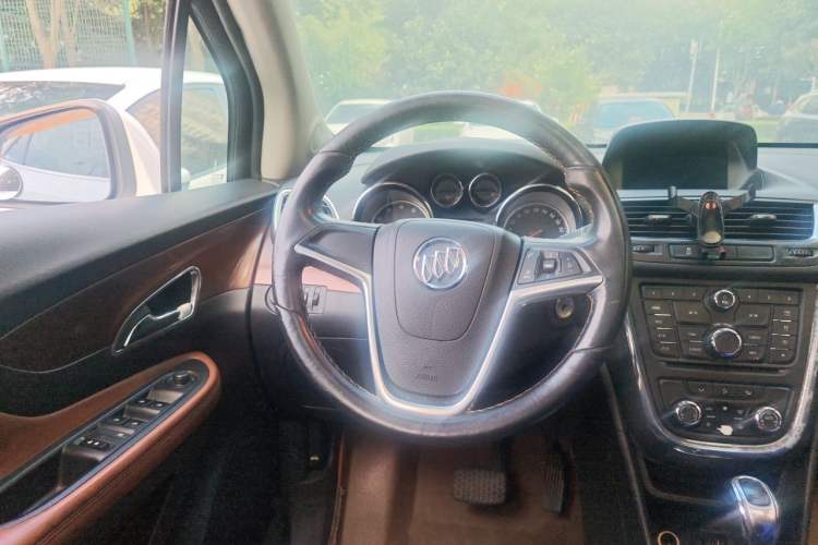 Used Buick Encore 2013 1.4T Automatic Two-Wheel Drive Leading Model Steering Wheel