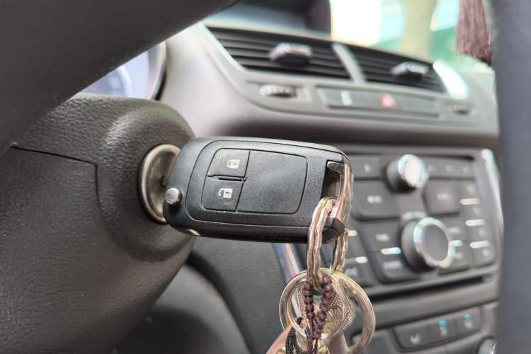 Used Buick Encore 2013 1.4T Automatic Two-Wheel Drive Elite Model Vehicle Key