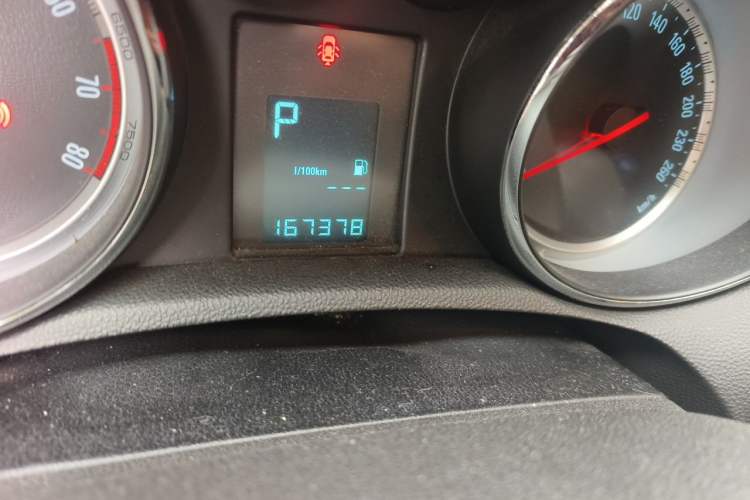 Used Buick Encore 2013 1.4T Automatic Two-Wheel Drive Leading Model Odometer Close Up