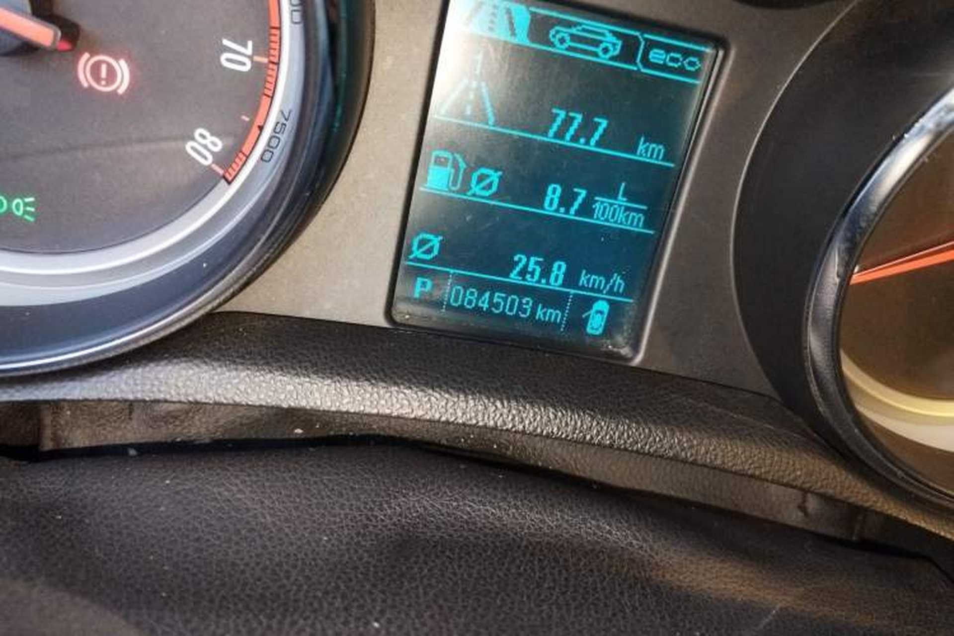 Used Buick Encore 2013 1.4T Automatic All-Wheel Drive Flagship Edition Odometer Close Up