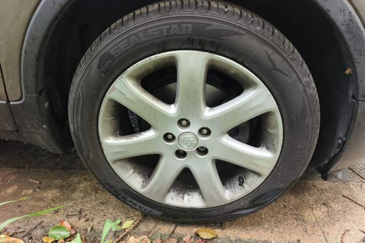 Used Buick Encore 2013 1.4T Automatic Two-Wheel Drive Leading Model Right Front Wheel Hub
