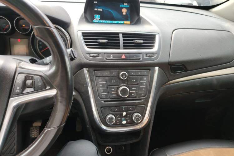 Used Buick Encore 2014 1.4T Manual Two-Wheel Drive Urban Sport Model Audio And AC Panel