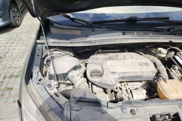 Used Buick Encore 2014 1.4T Manual Two-Wheel Drive Urban Sport Model Engine Bay Right