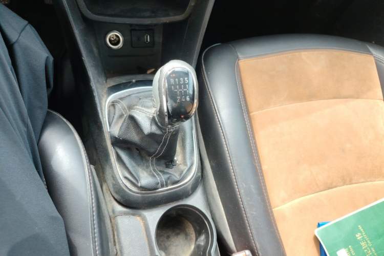 Used Buick Encore 2014 1.4T Manual Two-Wheel Drive Urban Sport Model Gear Lever