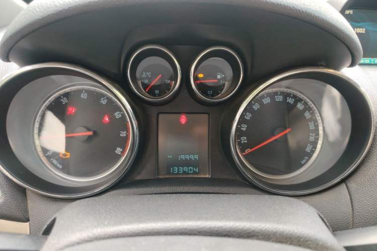 Used Buick Encore 2014 1.4T Manual Two-Wheel Drive Urban Sport Model Instrument Cluster