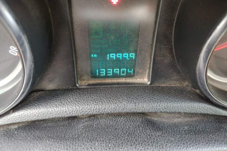 Used Buick Encore 2014 1.4T Manual Two-Wheel Drive Urban Sport Model Odometer Close Up