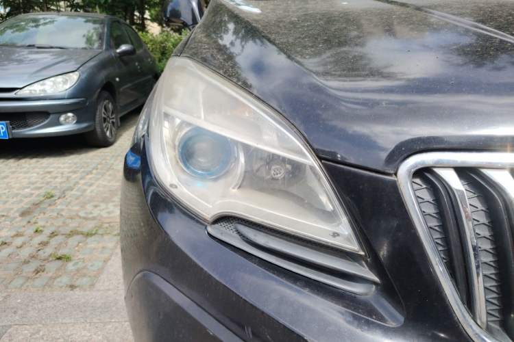 Used Buick Encore 2014 1.4T Manual Two-Wheel Drive Urban Sport Model Right Front Headlight