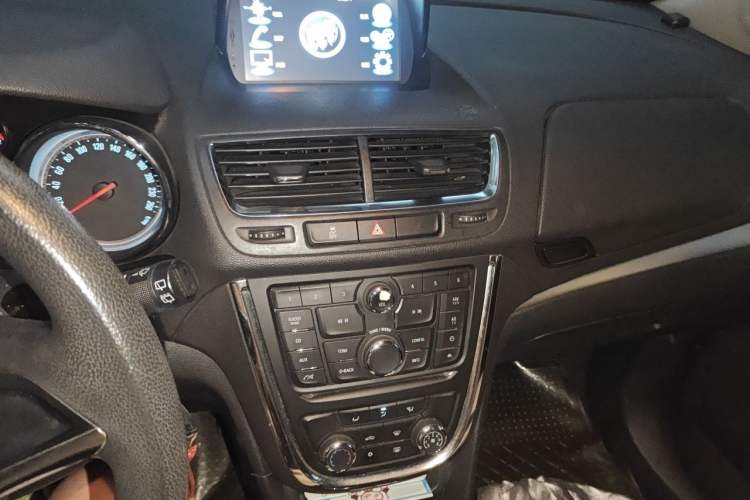 Used Buick Encore 2014 1.4T Manual Two-Wheel Drive Urban Advanced Model Audio And AC Panel