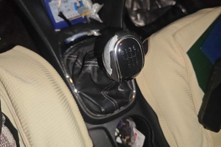 Used Buick Encore 2014 1.4T Manual Two-Wheel Drive Urban Advanced Model Gear Lever