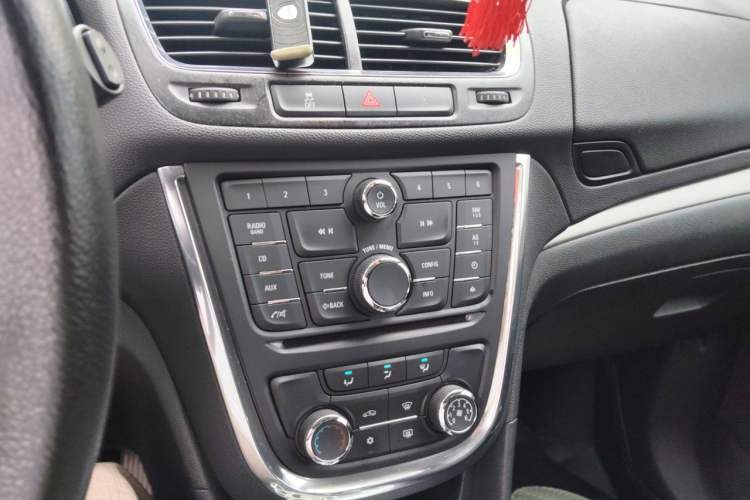 Used Buick Encore 2014 1.4T Automatic Two-Wheel Drive Urban Elite Model Audio And AC Panel