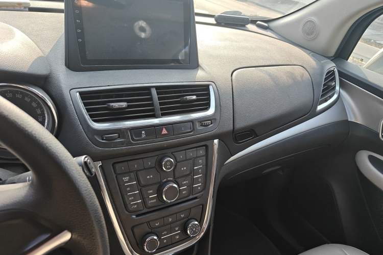 Used Buick Encore 2014 1.4T Automatic Two-Wheel Drive Urban Elite Model Audio And AC Panel