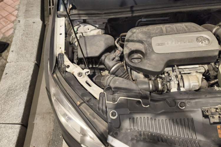 Used Buick Encore 2014 1.4T Automatic Two-Wheel Drive Urban Elite Model Engine Bay Right