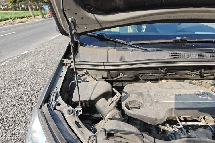 Used Buick Encore 2014 1.4T Automatic Two-Wheel Drive Urban Elite Model Engine Bay Right