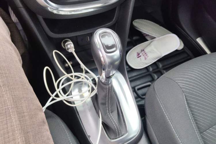 Used Buick Encore 2014 1.4T Automatic Two-Wheel Drive Urban Elite Model Gear Lever
