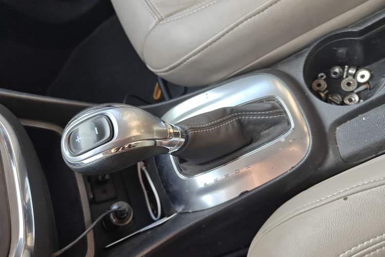 Used Buick Encore 2014 1.4T Automatic Two-Wheel Drive Urban Elite Model Gear Lever
