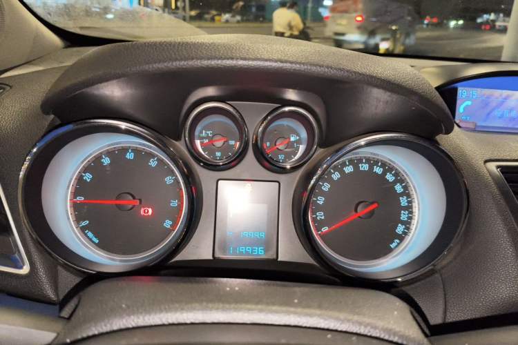 Used Buick Encore 2014 1.4T Automatic Two-Wheel Drive Urban Elite Model Instrument Cluster