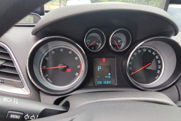 Used Buick Encore 2014 1.4T Automatic Two-Wheel Drive Urban Elite Model Instrument Cluster
