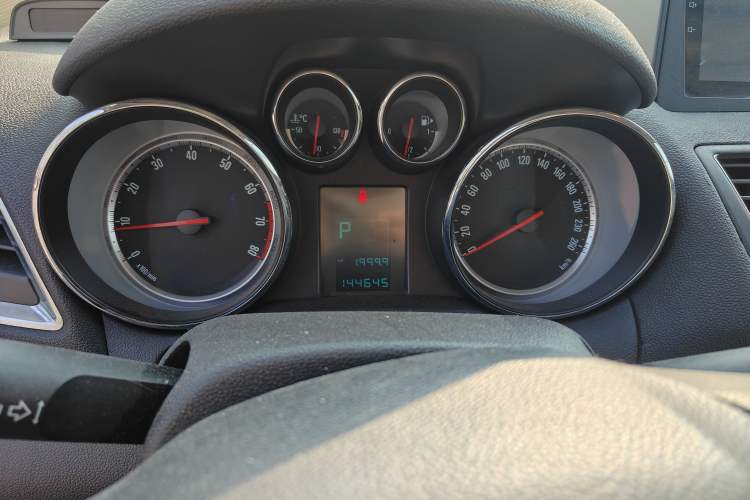 Used Buick Encore 2014 1.4T Automatic Two-Wheel Drive Urban Elite Model Instrument Cluster